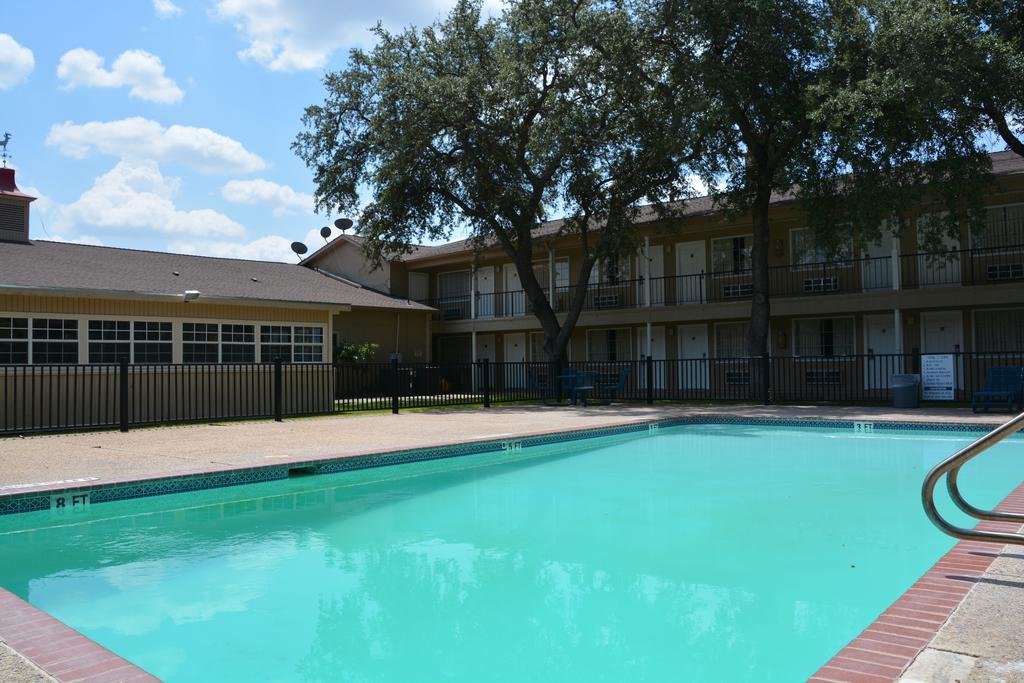 Inn Of Uvalde Exterior photo